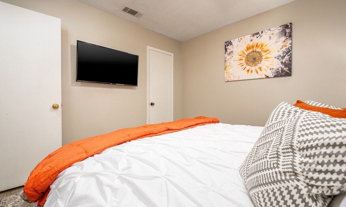 Photo of Bedroom in Pineville