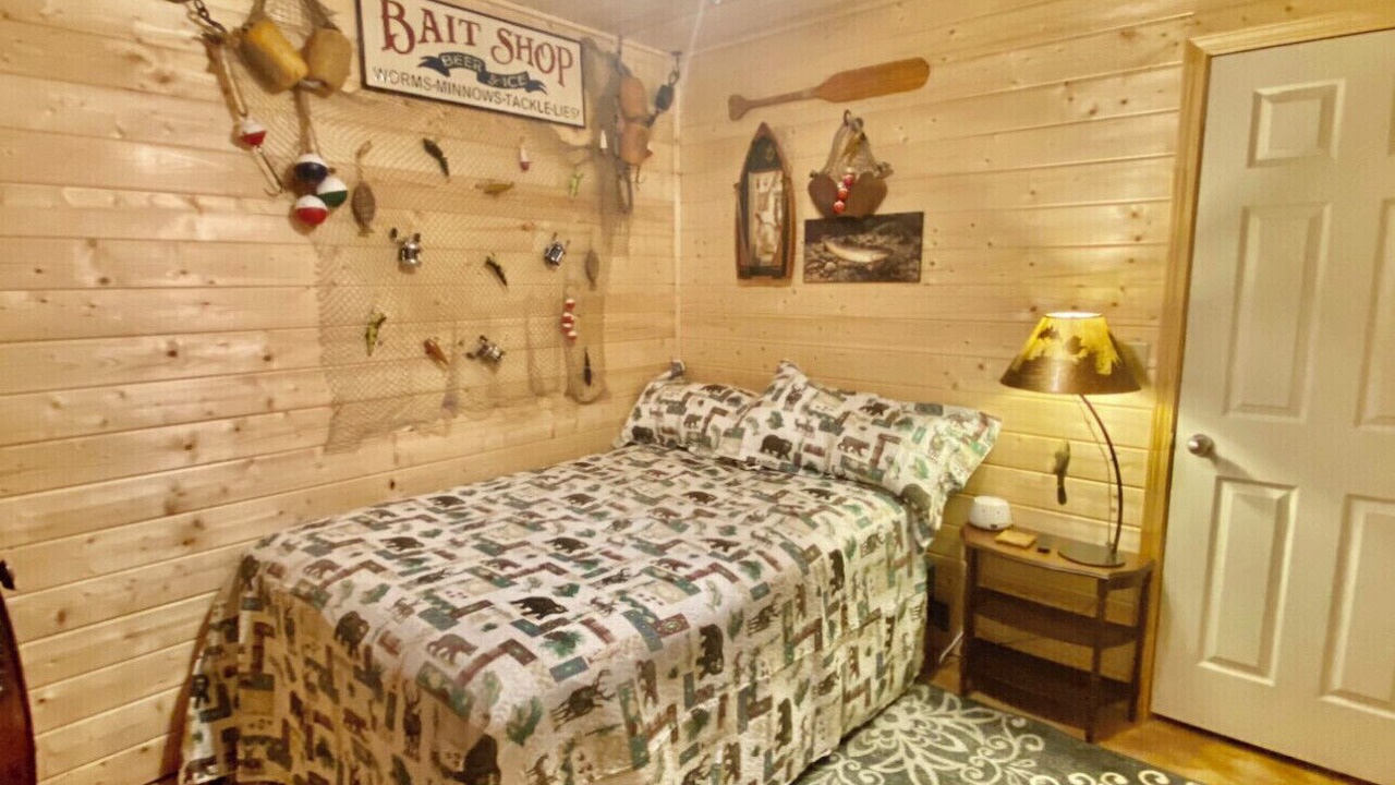 Photo of Bedroom in Higden