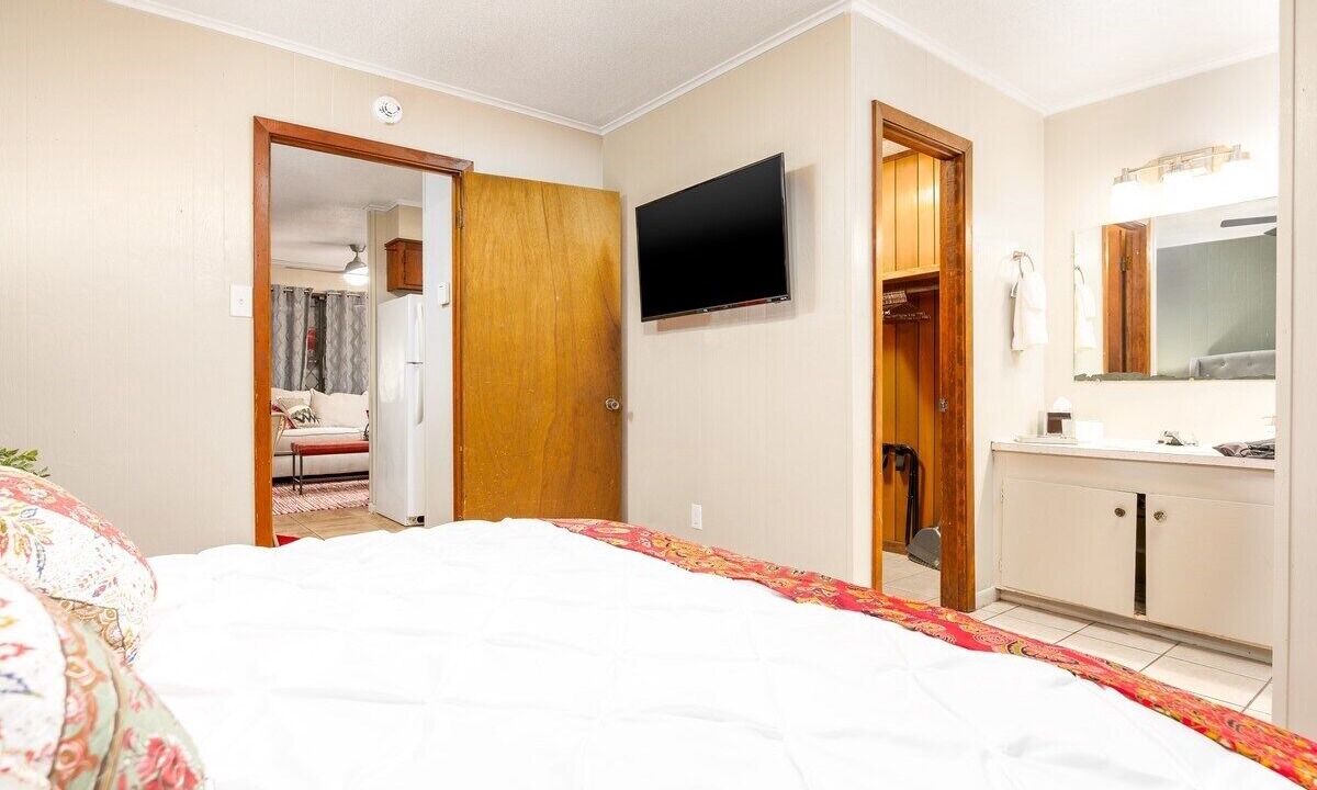 Photo of Bedroom in Pineville