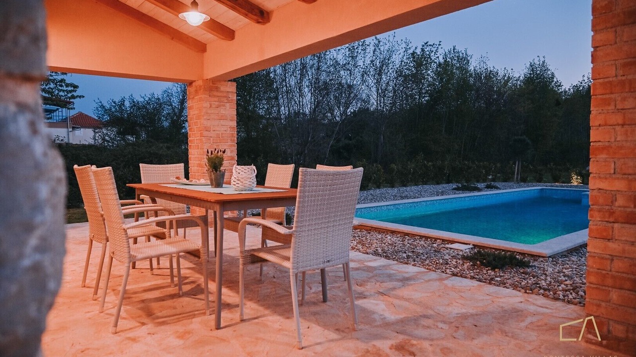 Photo of Outdoor in Risika