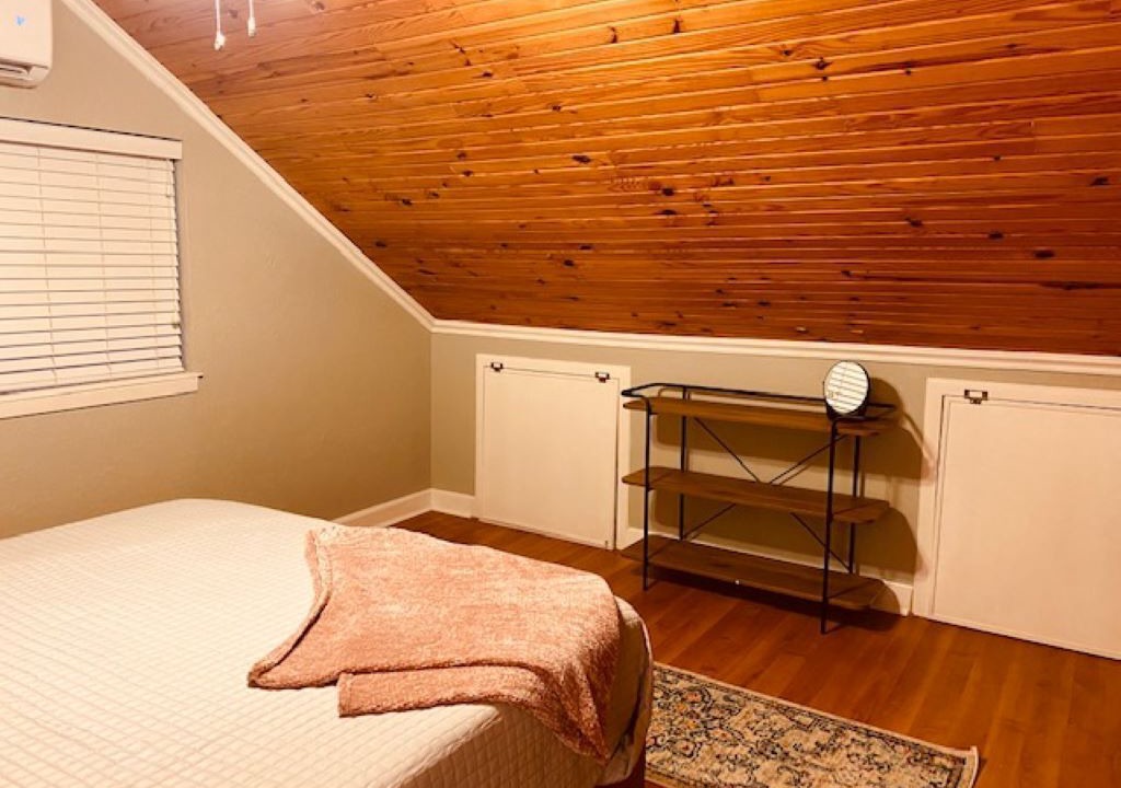 Photo of Bedroom in Camp Wood