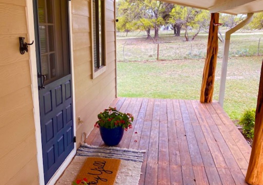 Photo of Patio Balcony in Camp Wood
