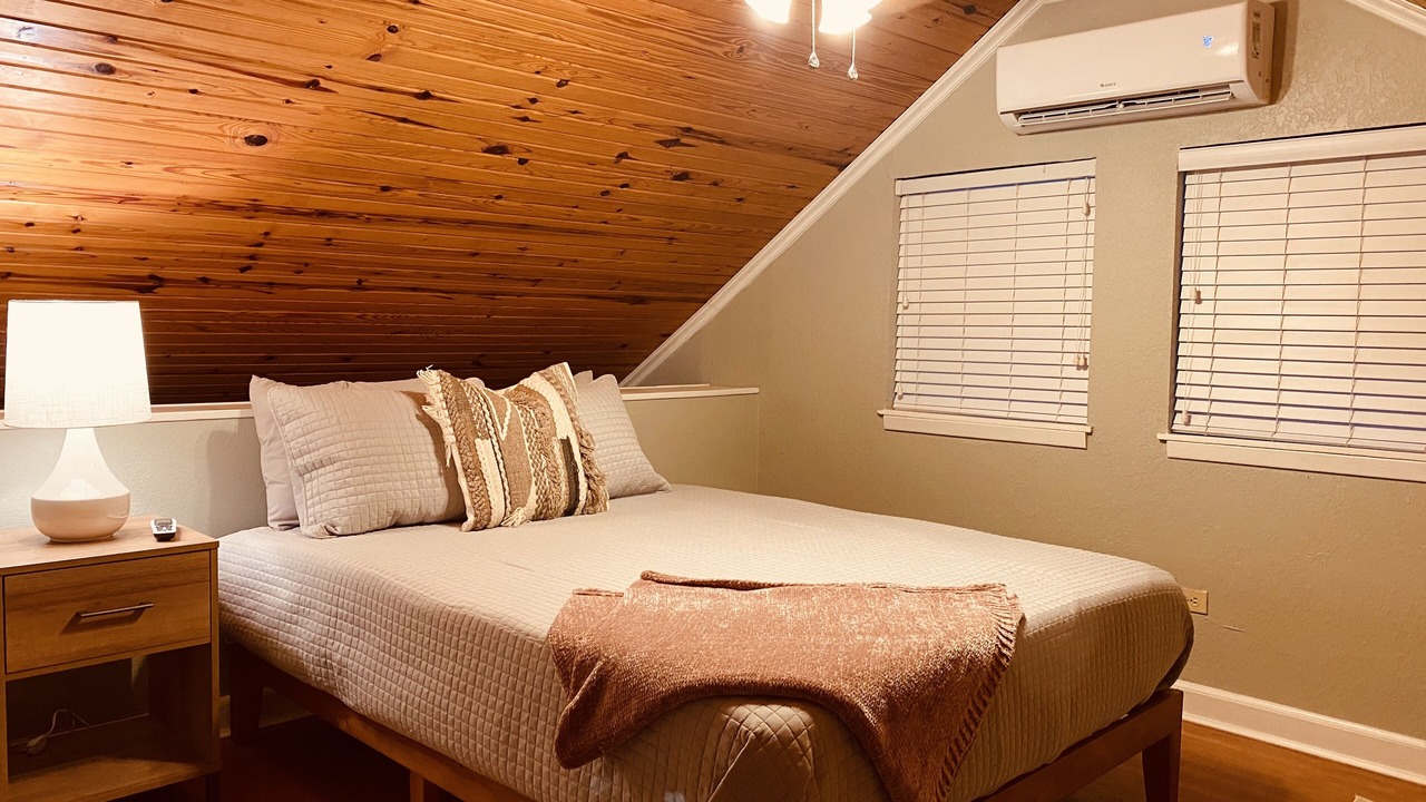 Photo of Bedroom in Camp Wood