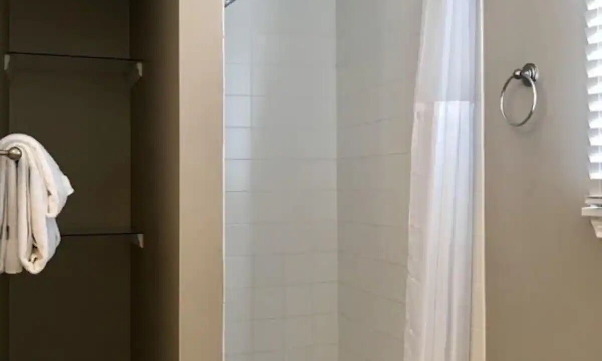 Photo of Bathroom in Marathon