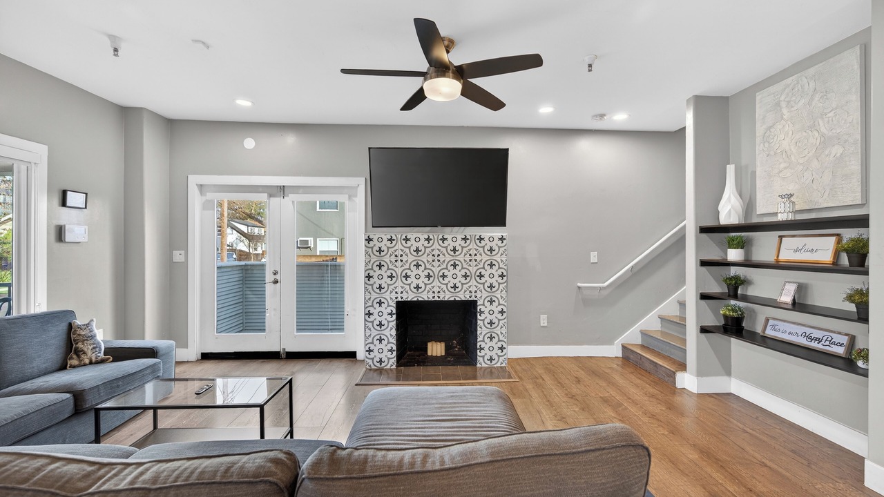 Photo of Livingroom in North Oak Park