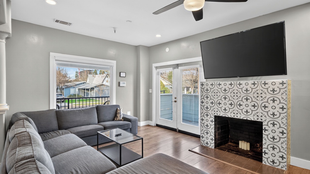 Photo of Livingroom in North Oak Park