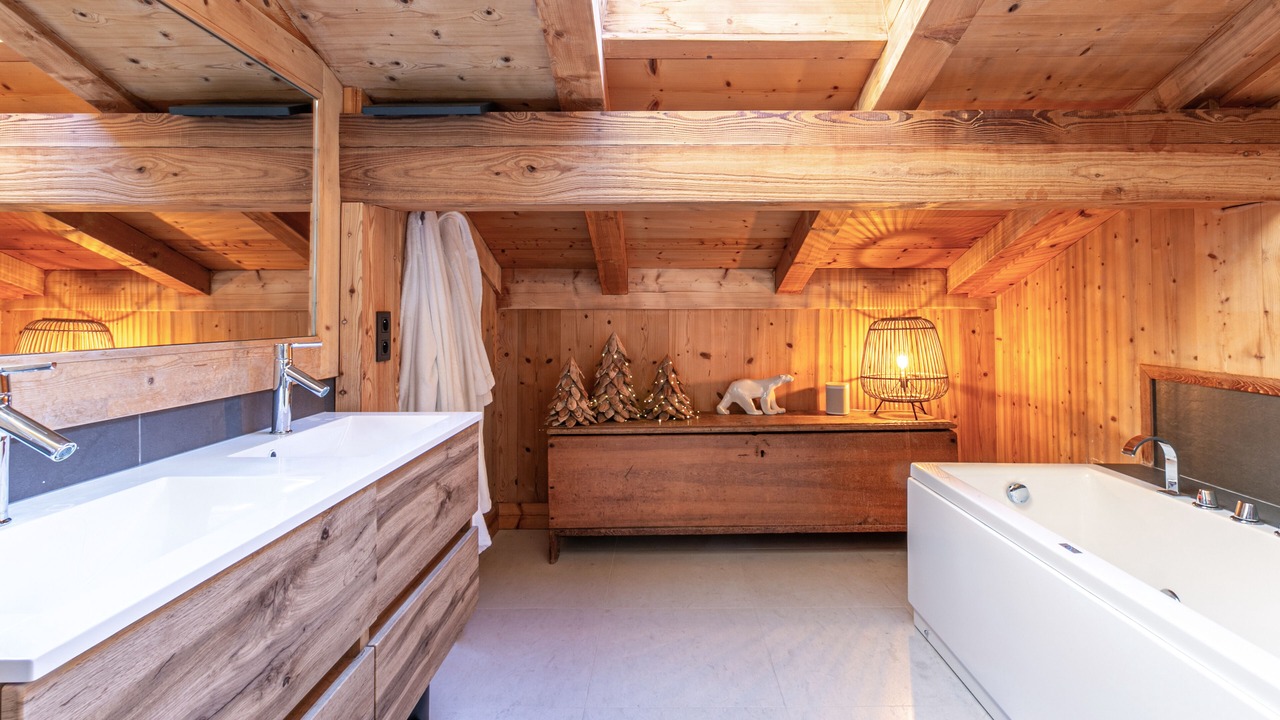 Photo of Bathroom in Demi-Quartier