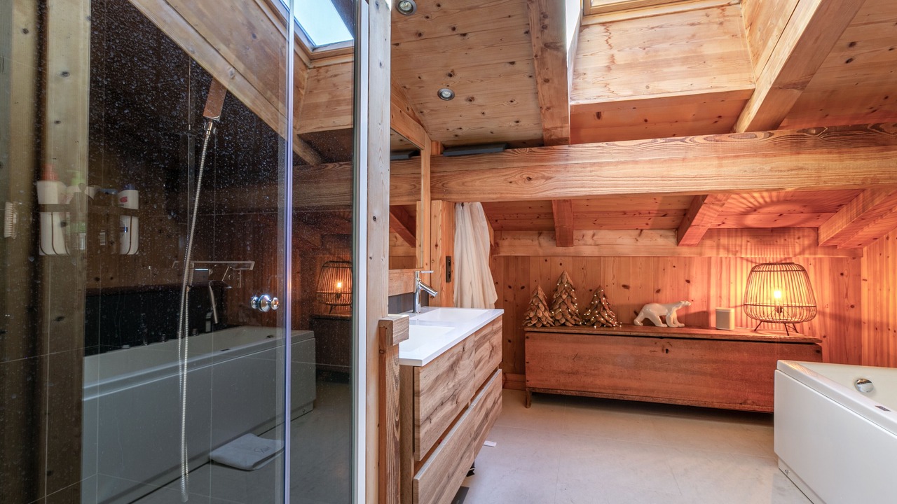 Photo of Bathroom in Demi-Quartier