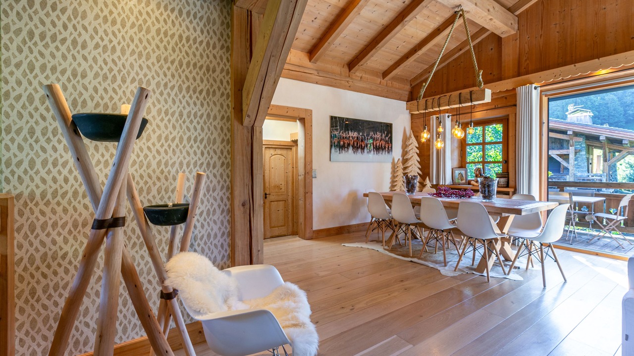 Photo of Others in Demi-Quartier