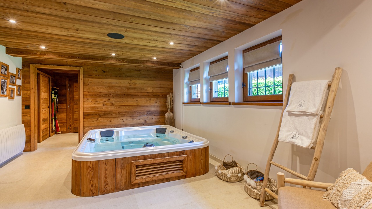 Photo of Others in Demi-Quartier