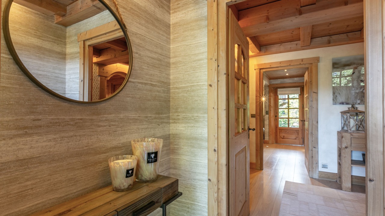 Photo of Others in Demi-Quartier