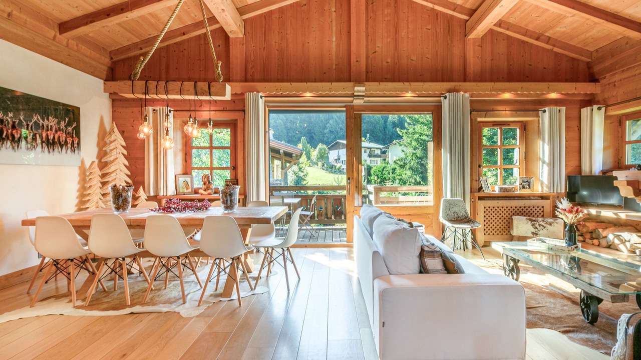 Photo of Livingroom in Demi-Quartier