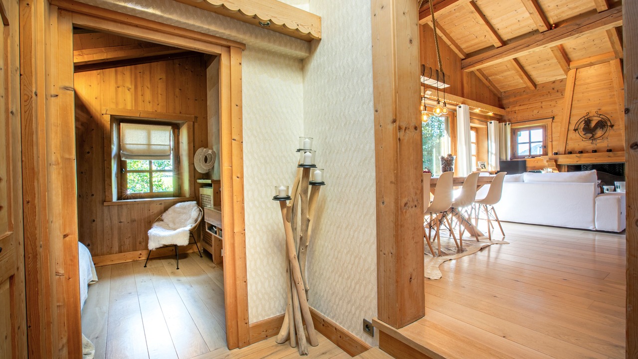 Photo of Others in Demi-Quartier