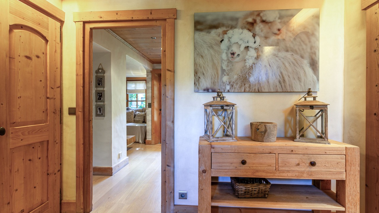 Photo of Others in Demi-Quartier