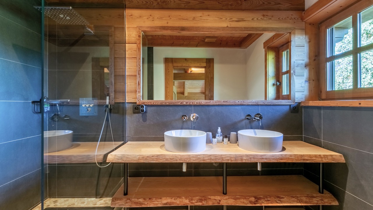 Photo of Bathroom in Demi-Quartier