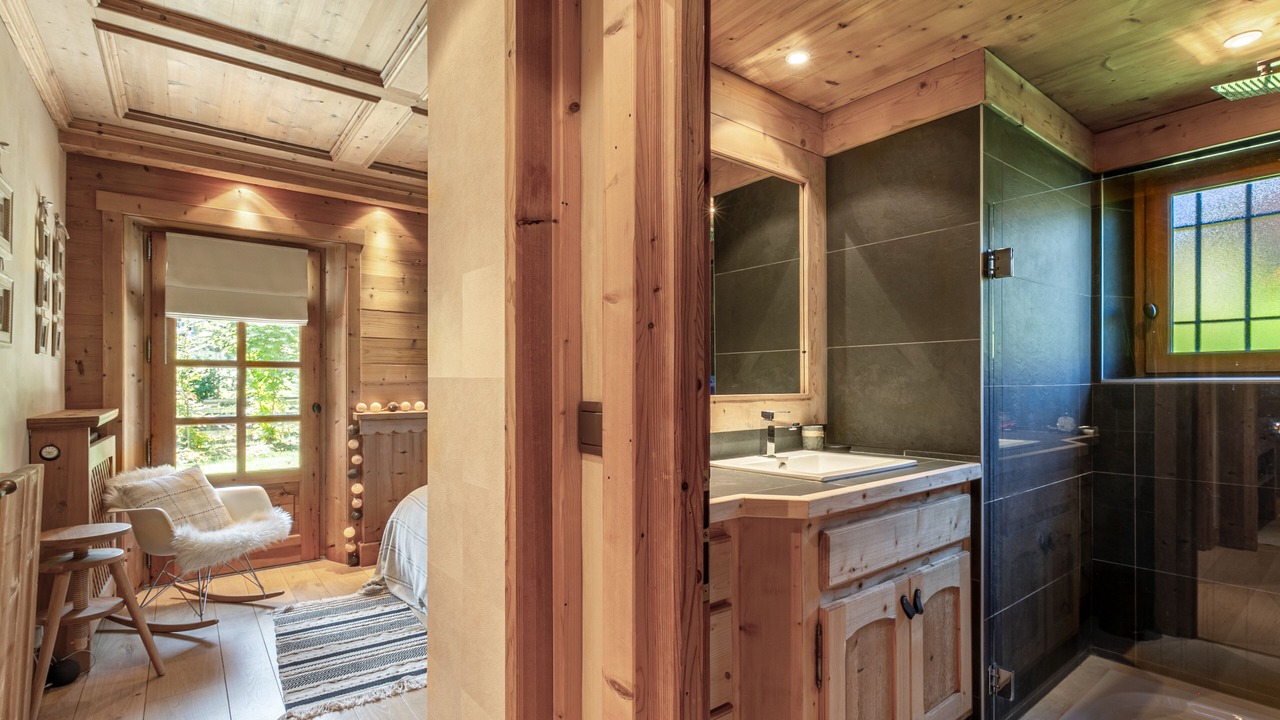 Photo of Bathroom in Demi-Quartier