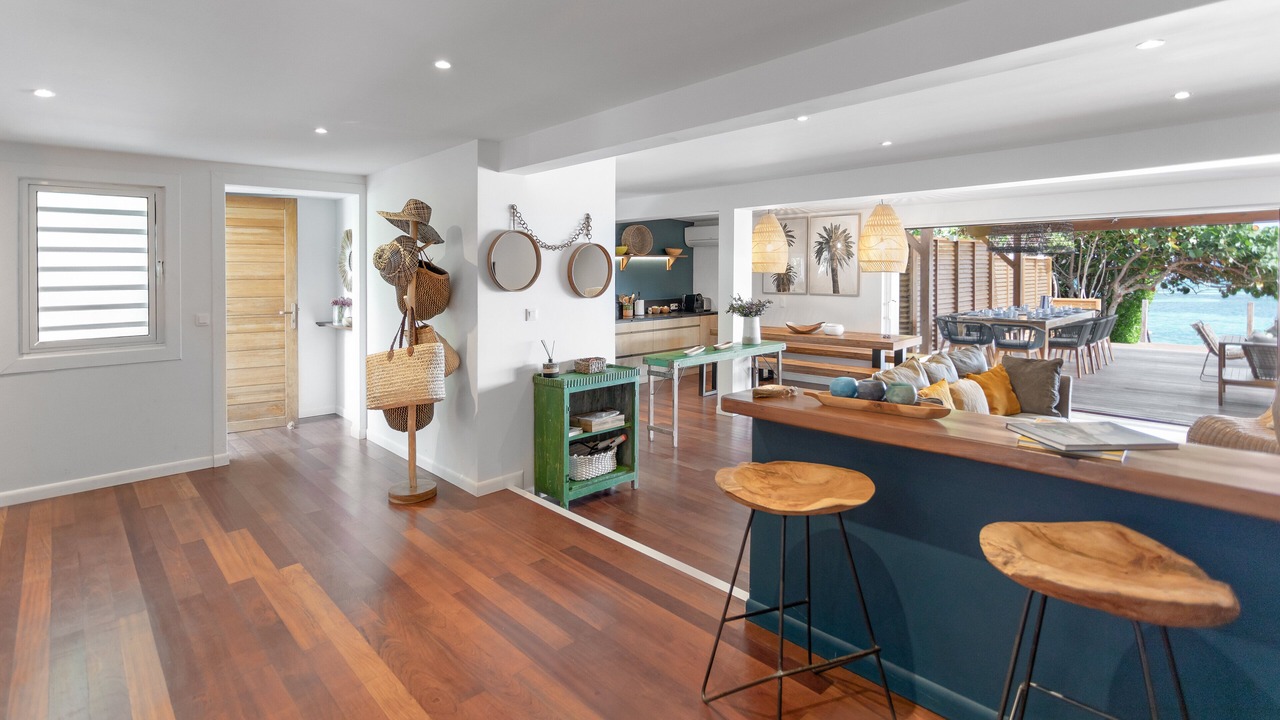 Photo of Others in Cul de Sac