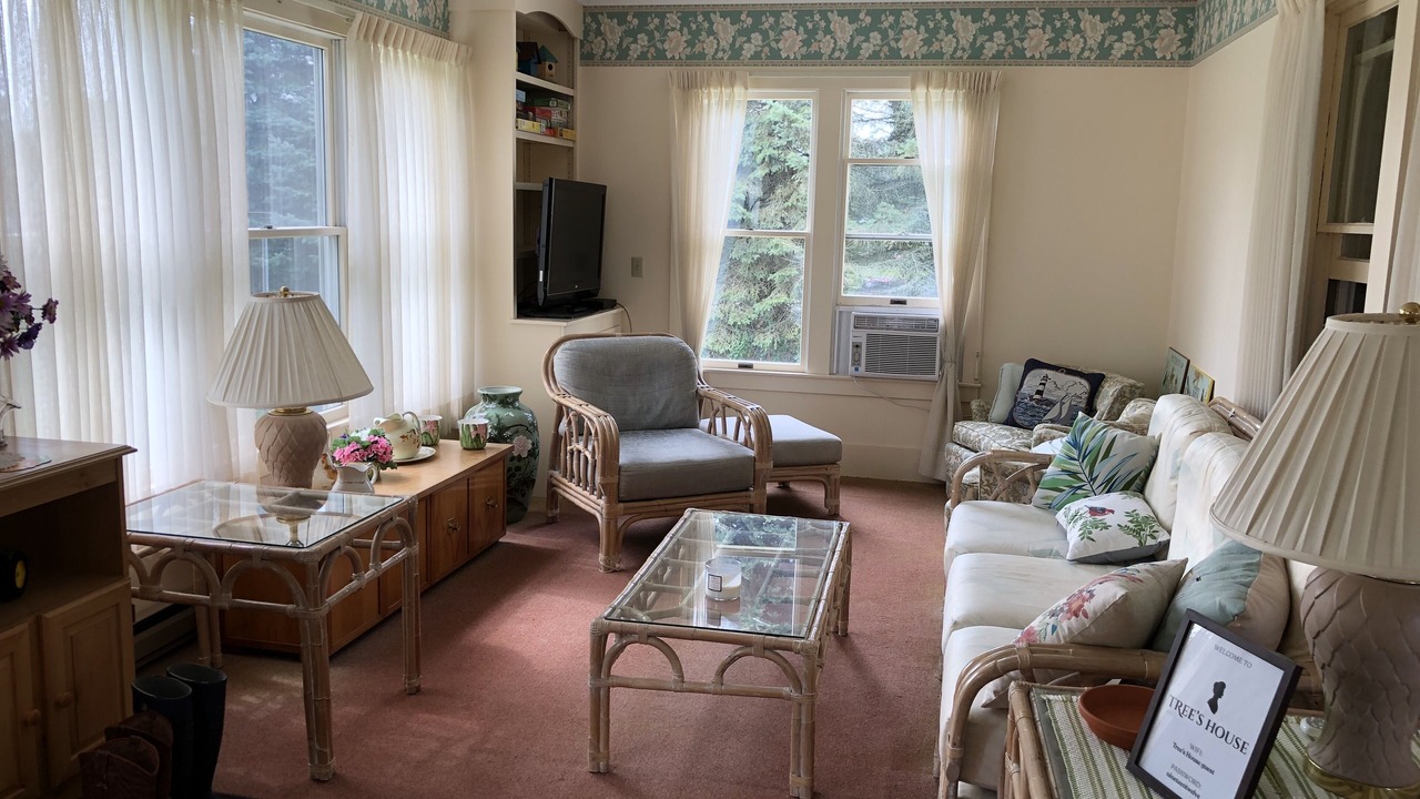 Photo of Livingroom in Jamestown