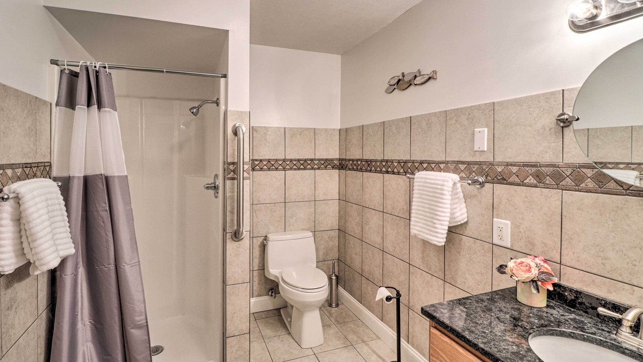 Photo of Bathroom in Lakeview
