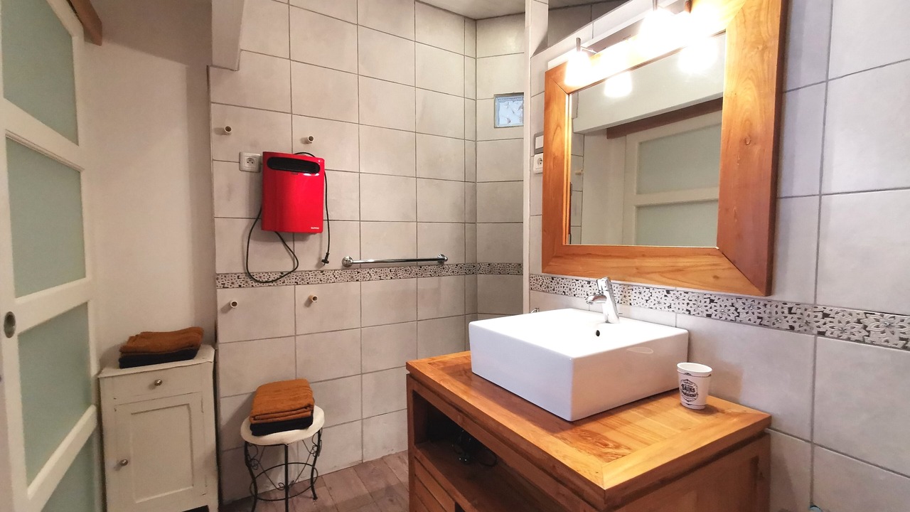Photo of Bathroom in Sembadel