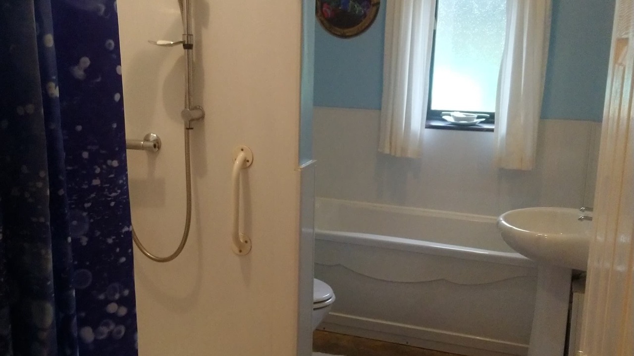 Photo of Bathroom in Llandwrog