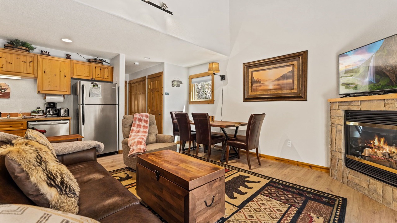 Photo of Livingroom in Fall River Estates