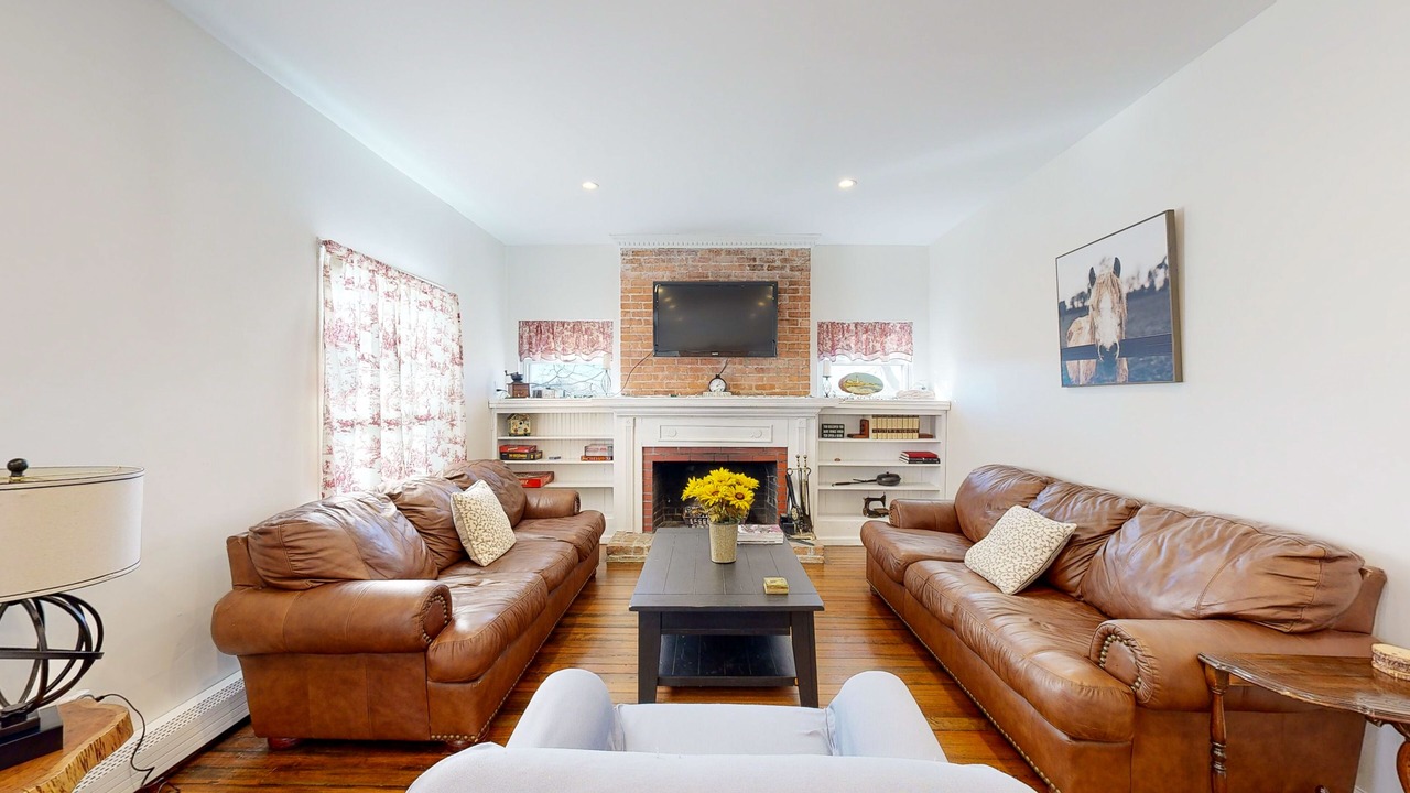 Photo of Livingroom in Baiting Hollow