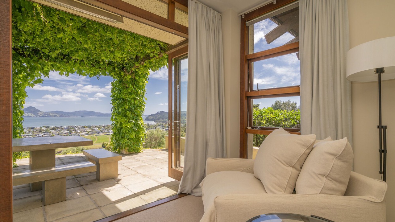 Photo of Livingroom in Cooks Beach