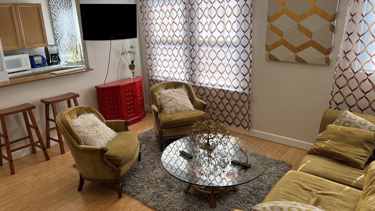 Photo of Livingroom in Chatham-Arch