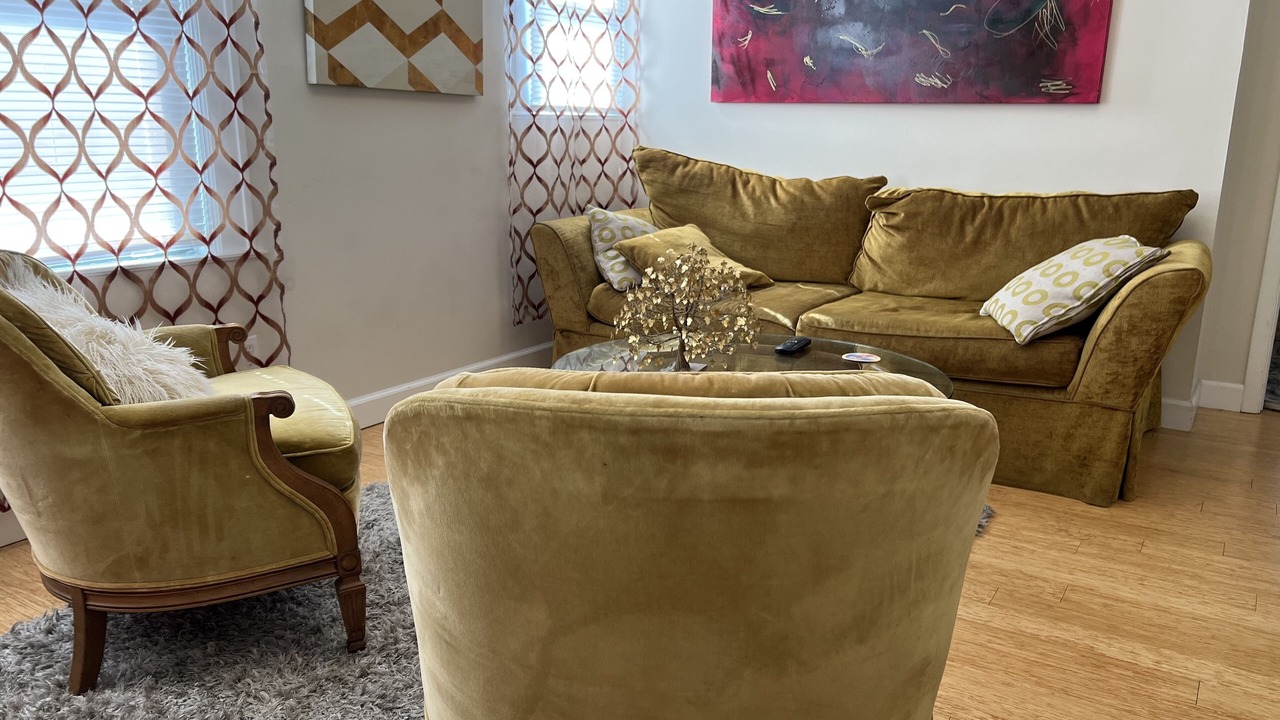 Photo of Livingroom in Chatham-Arch