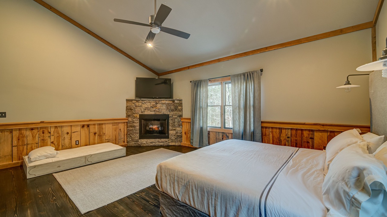 Photo of Bedroom in Cherry Log