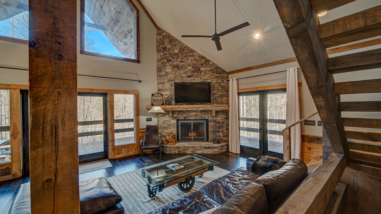 Photo of Livingroom in Cherry Log