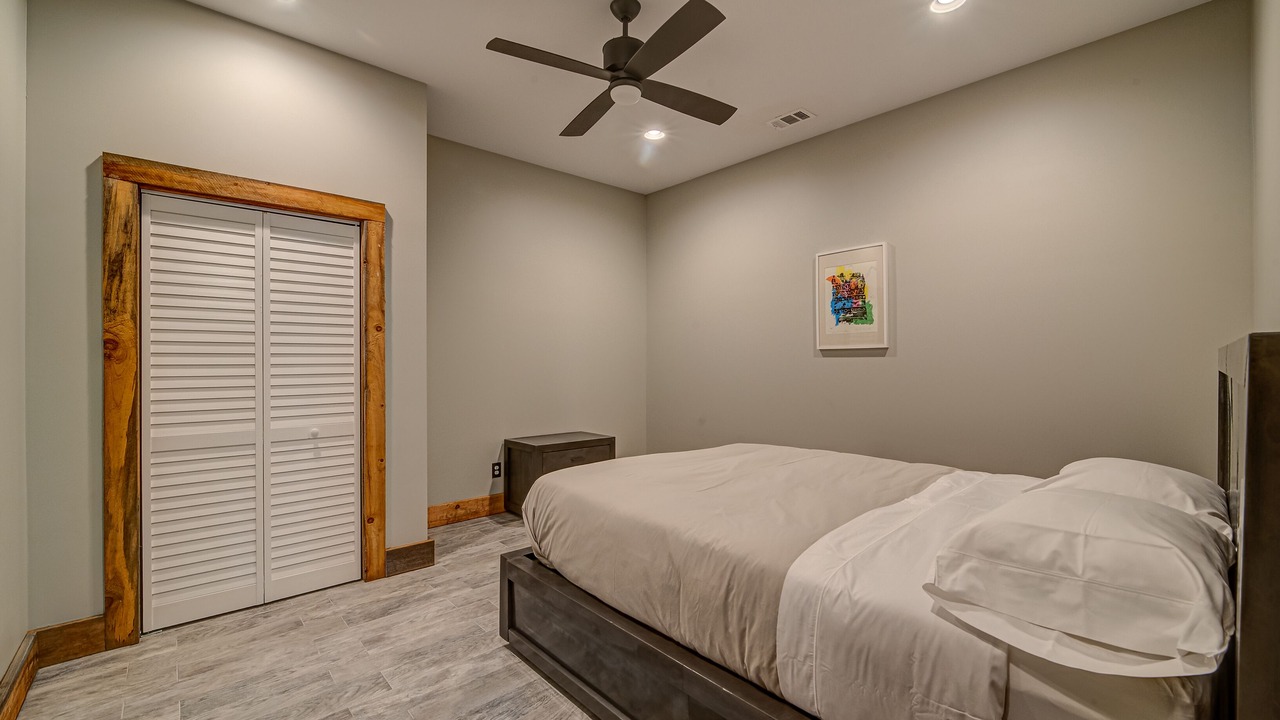 Photo of Bedroom in Cherry Log