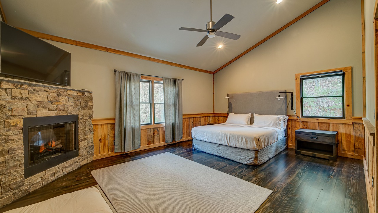 Photo of Bedroom in Cherry Log