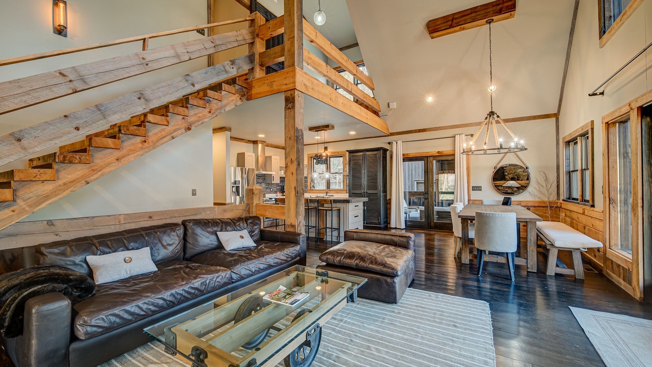 Photo of Livingroom in Cherry Log