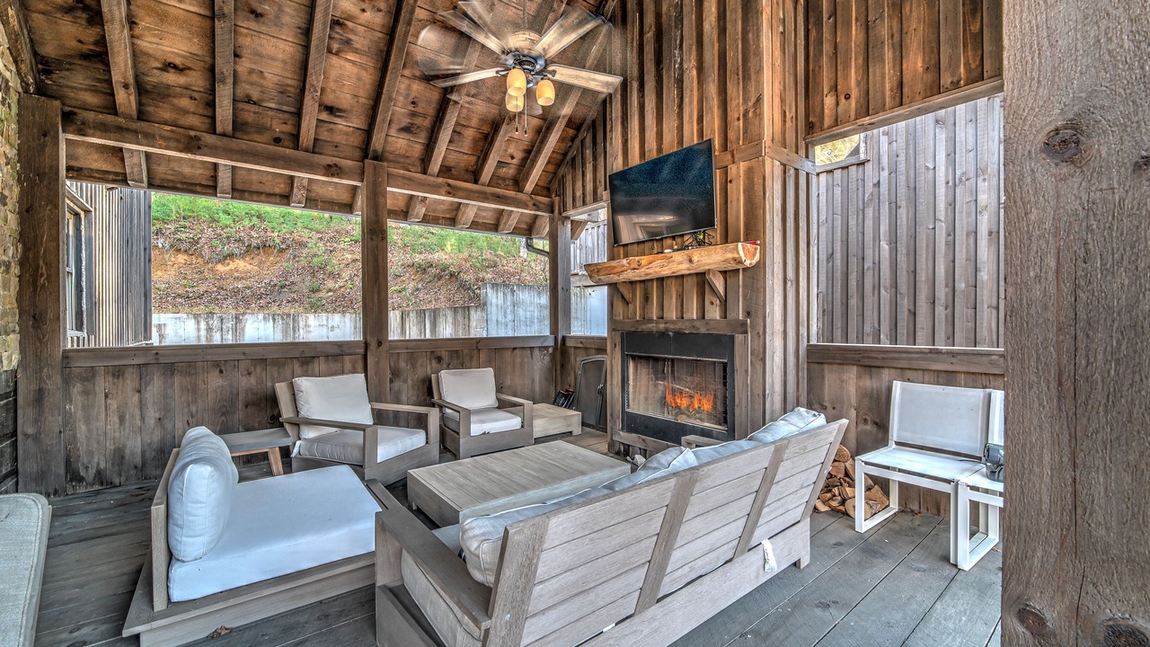 Photo of Outdoor in Cherry Log