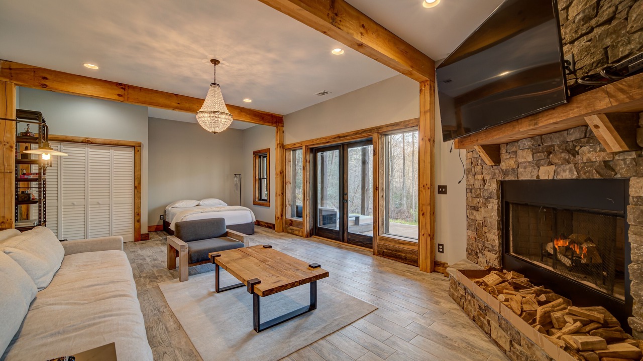 Photo of Livingroom in Cherry Log