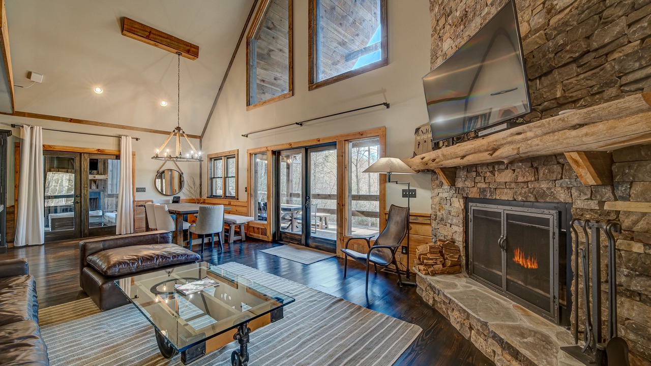 Photo of Livingroom in Cherry Log