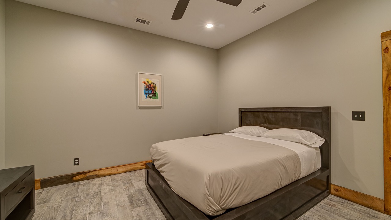 Photo of Bedroom in Cherry Log