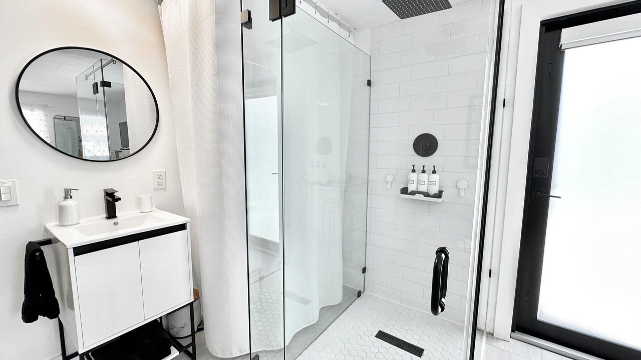 Photo of Bathroom in El Portal