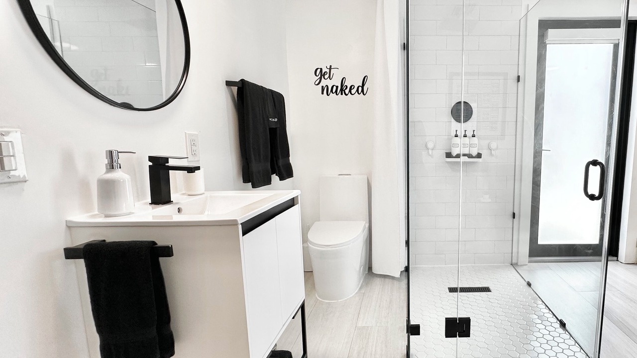 Photo of Bathroom in El Portal