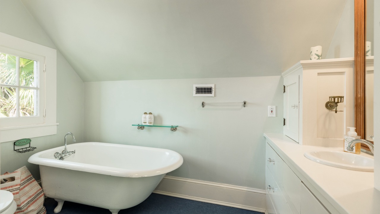 Photo of Bathroom in Galveston