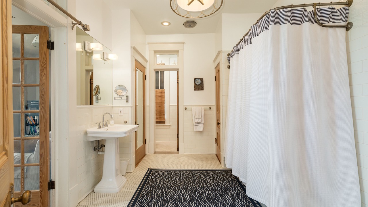 Photo of Bathroom in Galveston
