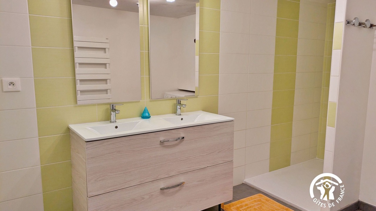 Photo of Bathroom in L'Huisserie