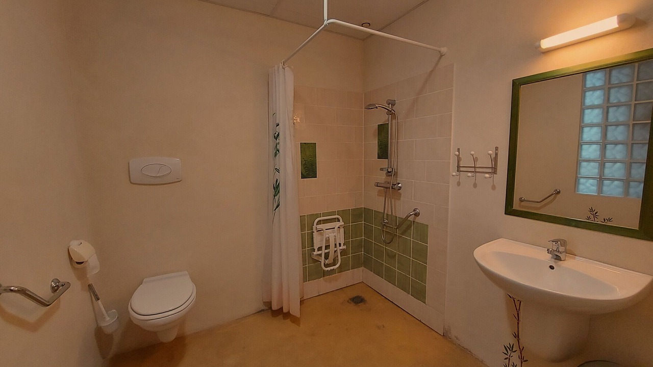 Photo of Bathroom in Carelles