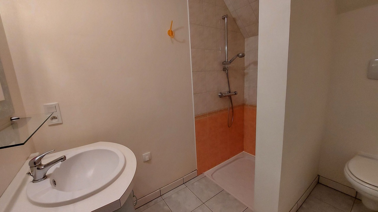 Photo of Bathroom in Carelles
