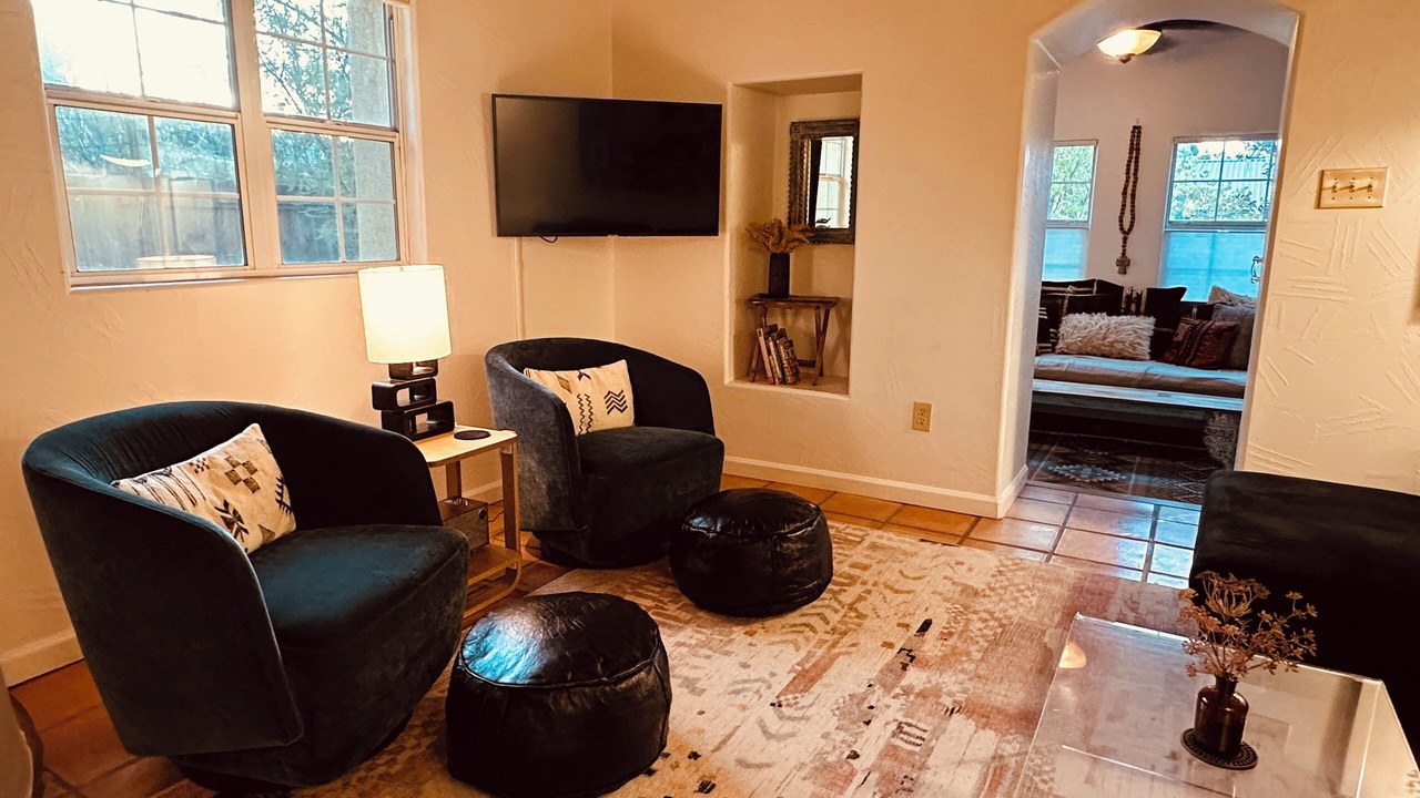 Photo of Livingroom in Truth or Consequences