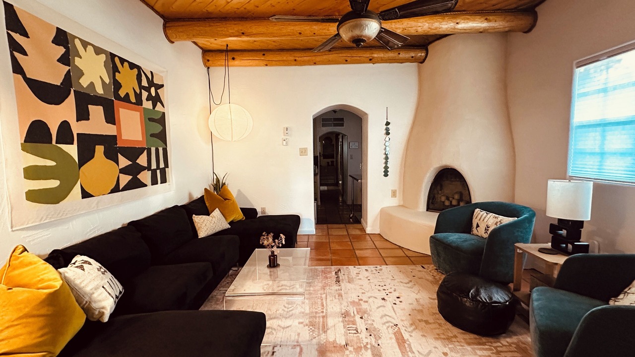 Photo of Livingroom in Truth or Consequences