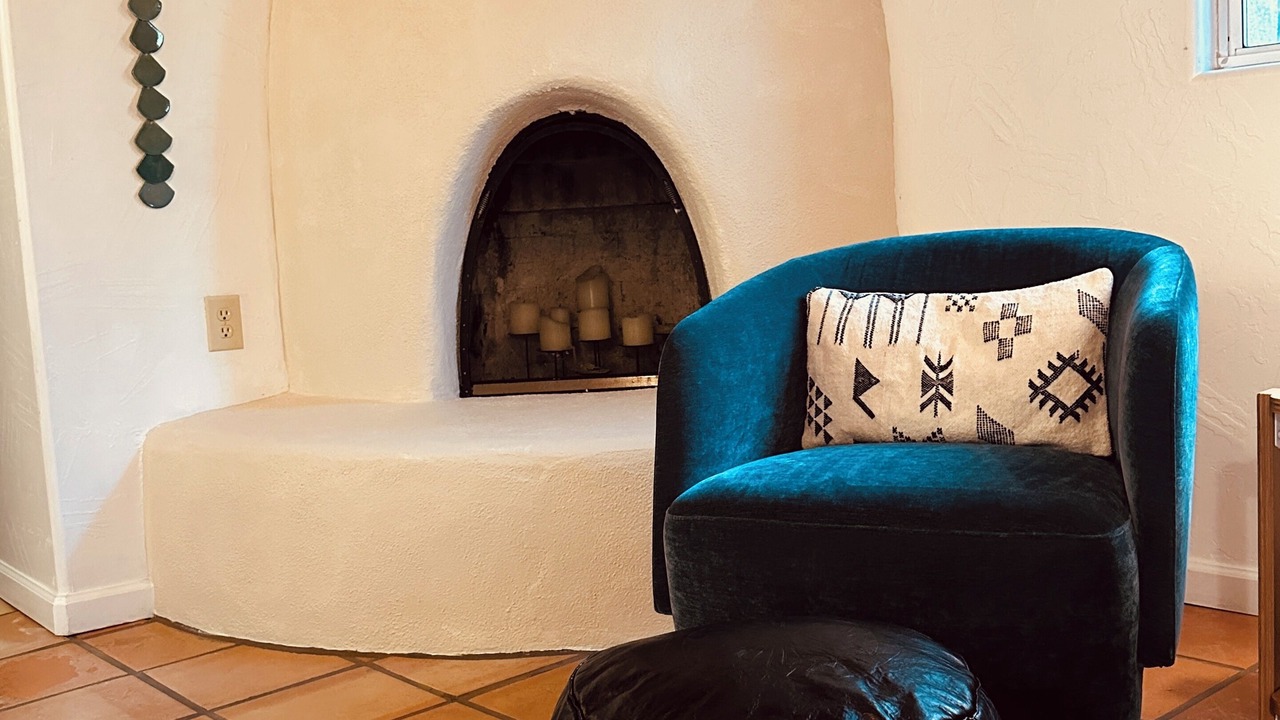 Photo of Livingroom in Truth or Consequences