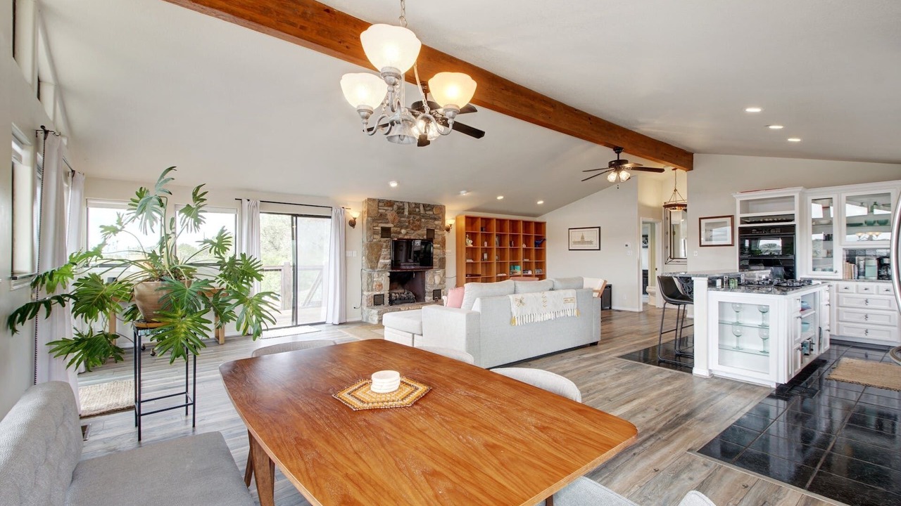 Photo of Livingroom in Burnet